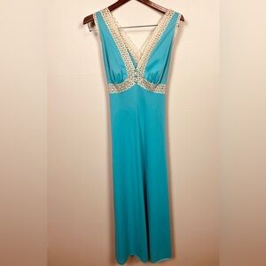 Vintage Vanity Fair Turquoise Maxi Nightgown / Slip Dress – Size 36
